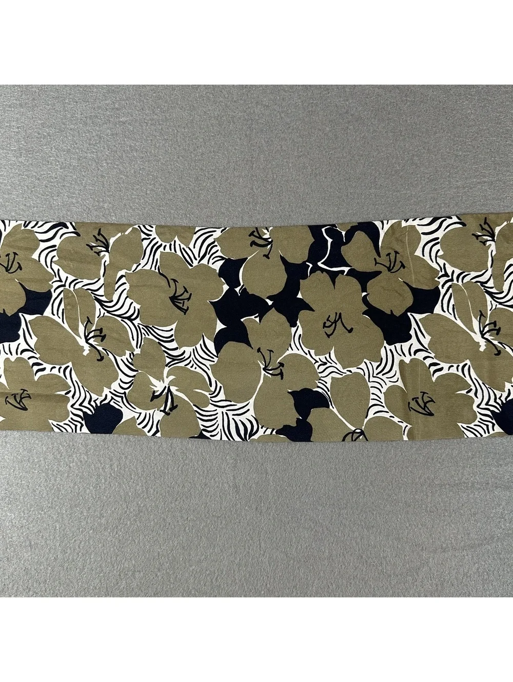 Vintage Floral Patterned Lightweight Scarf with Fringe Ends
